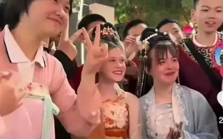 除了游客，还有说正宗陕西话被美食困住的网红！西安夜晚娱乐夜市