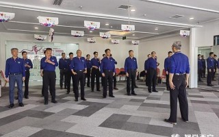 男模走姿后，他们挺在这里，也找到了集体