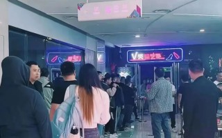 喜欢跳舞吗？西安舞厅排队进场！