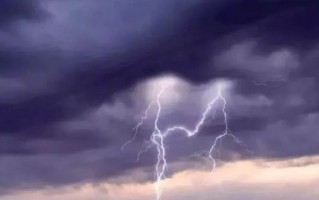 注意安全；今晚起逐步降温，西安城区最低至10～12℃，将出现在→