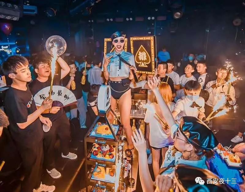 西安酒吧蹦迪简直太有眼福了，美女太“OPEN”-第8张图片