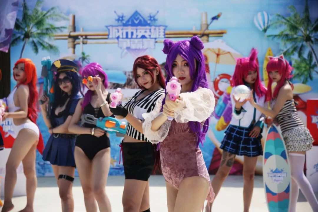 西安夜店coser现身水世界,英雄联盟美女coser走秀大饱眼福 第1张