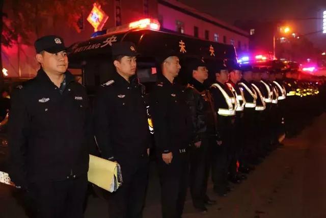 西安足浴按摩暗访(西安未央警方200警力夜查城中村治安乱象) 第1张
