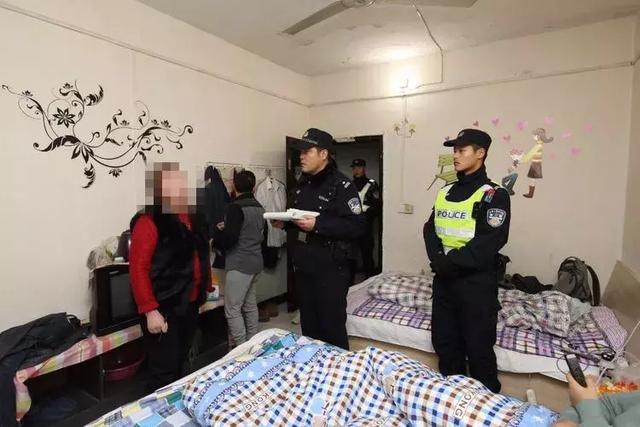 西安足浴按摩暗访(西安未央警方200警力夜查城中村治安乱象) 第3张