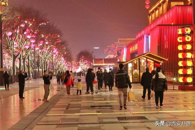 西安 足浴按摩 大唐(“不倒翁小姐姐”带火的大唐不夜城)  第25张