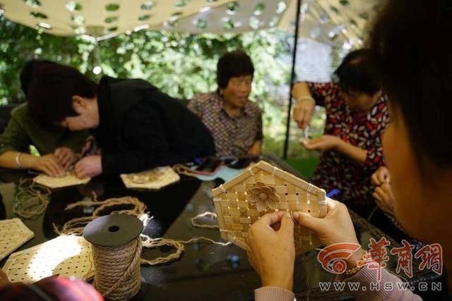 西安长安足浴按摩店(“三秦巧娘”手工坊带领妇女激发“指尖经济”) 第2张