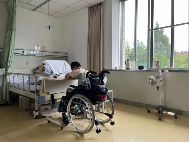 西安梦都足浴按摩(危险的“下腰”) 第1张