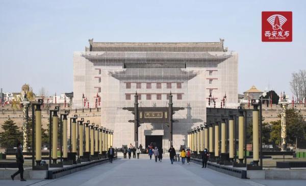足浴按摩西安拍照(西安一景区在施工处贴原照片供游客拍照) 第2张