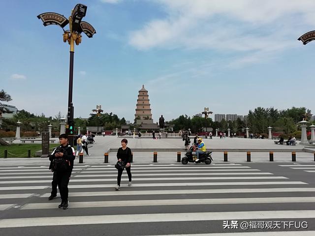 西安足浴按摩钟楼拍照片(西安的10月份) 第3张