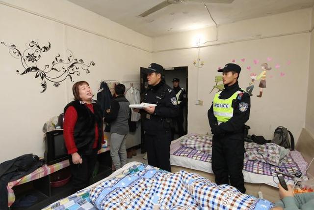 西安北郊城中村足浴按摩(未央公安200余名警力夜查城中村) 第3张