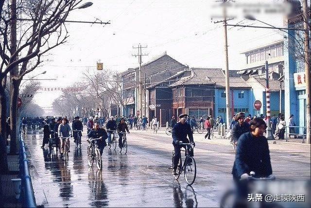 西安第一金街走向没落了,曾是西安人的购物天堂 第4张