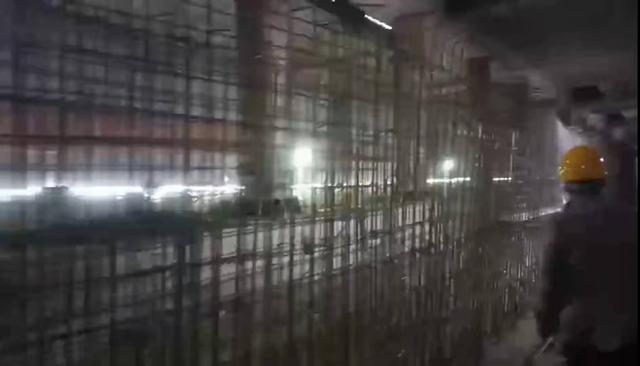 有人只剩两把面条,因一碗米饭和一句趁热吃吧 第1张