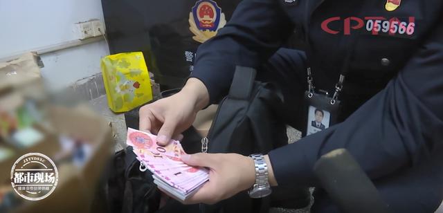 美容院发放暧昧小卡片,周边群众难以忍受 第2张