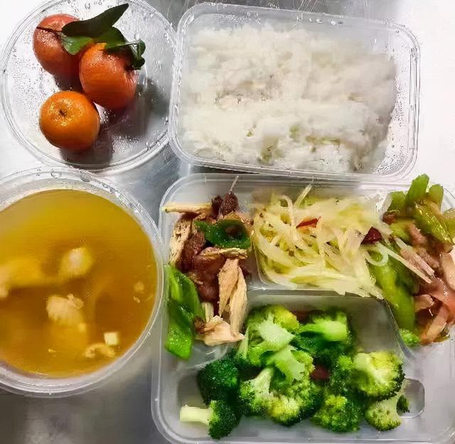 坐月子满月出汗怎么做,孩子4个月了产妇还出汗 第2张
