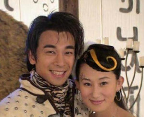 出道多年不火,26岁嫁功夫巨星,如今39岁被宠成公主 第3张