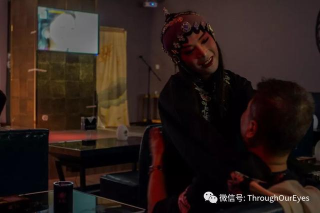 你见过哪些有趣的反串照片? 第7张