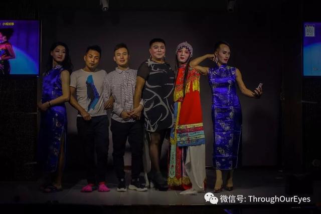 你见过哪些有趣的反串照片? 第16张
