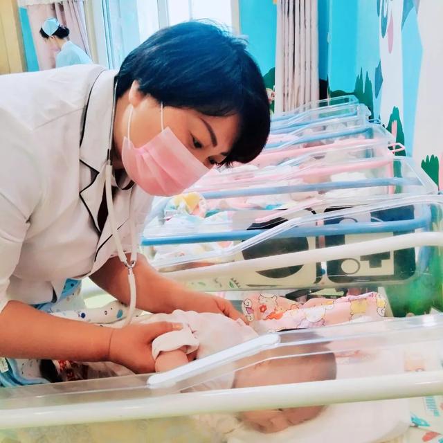 月子会所里的“超级保姆”李华 第2张
