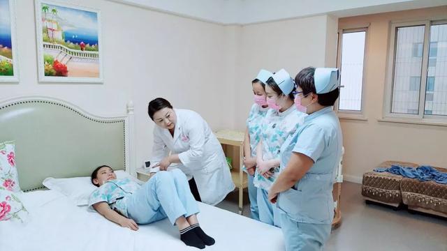 月子会所里的“超级保姆”李华 第3张