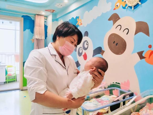 月子会所里的“超级保姆”李华 第5张
