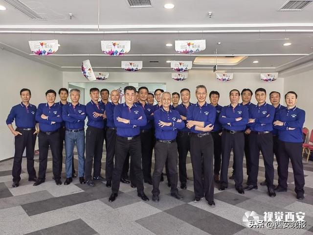 男模走姿后,他们挺在这里,也找到了集体 第3张