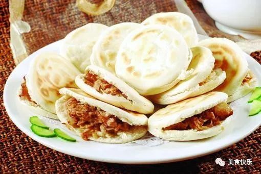 老陕的心头好,西安特色美食肉夹馍,白吉饼与腊汁肉的完美结合 第3张