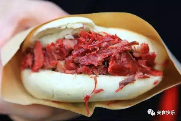 老陕的心头好,西安特色美食肉夹馍,白吉饼与腊汁肉的完美结合 第5张