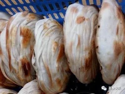 老陕的心头好,西安特色美食肉夹馍,白吉饼与腊汁肉的完美结合 第4张