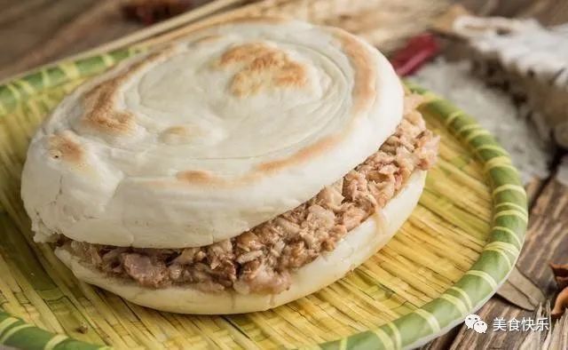 老陕的心头好,西安特色美食肉夹馍,白吉饼与腊汁肉的完美结合 第12张