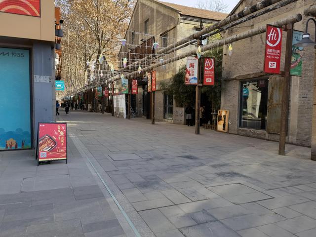 西安金香鲍比喜多屋怎么样,环境装修什么的都不错。 第20张