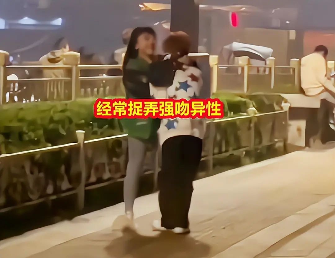 西安女孩街头随机强吻异性,女孩经历被扒后令人惋惜… 第4张