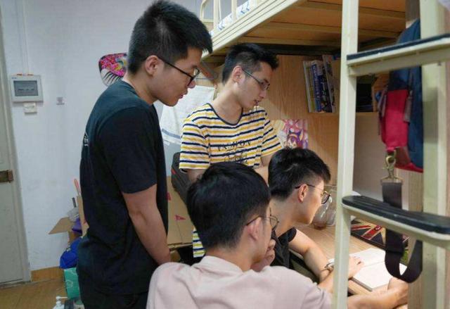 西安高校封校女大学生自制麻将,“幺鸡”成亮点,网友:没了灵魂 第9张