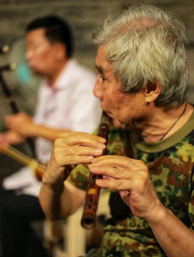西安城墙下的“自乐班”张小栖西安城墙下的“自乐班” 第6张