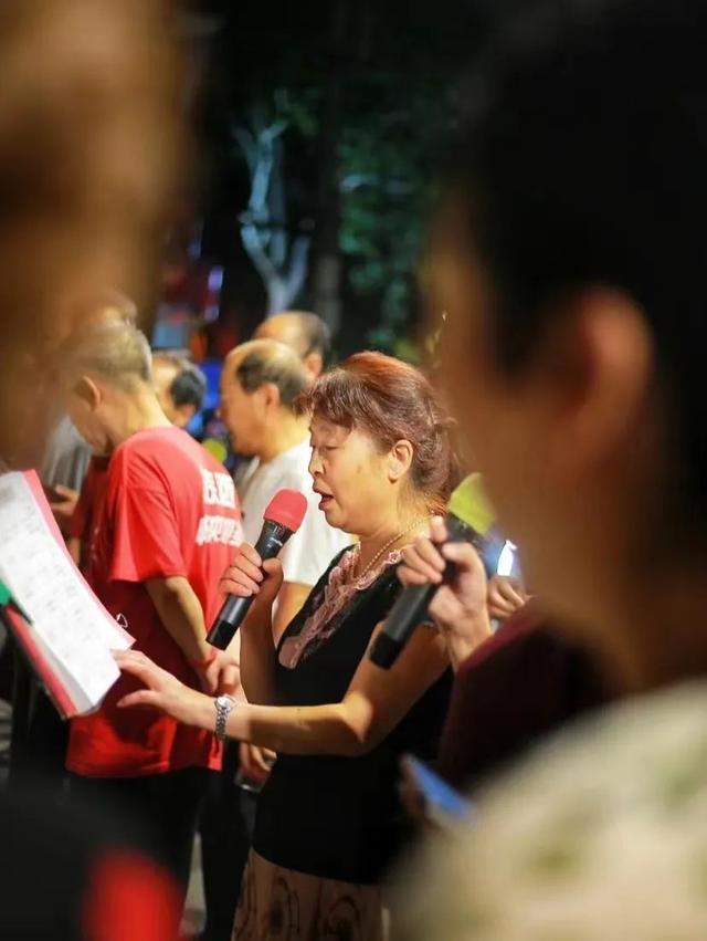 西安城墙下的“自乐班”张小栖西安城墙下的“自乐班” 第4张