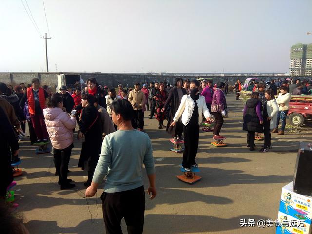 自由市场环山路边的“网红”舞场,人多车多, 第6张
