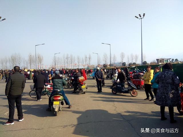 自由市场环山路边的“网红”舞场,人多车多, 第7张