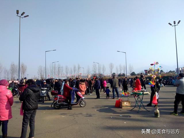 自由市场环山路边的“网红”舞场,人多车多, 第17张
