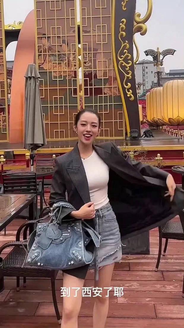 郎朗老婆现身西安低温光腿穿短裙引网友担心其着凉 第3张