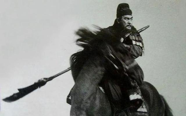 《三国演义》关羽走麦城剧照《三国演义》关羽饰演者陆树铭 第1张