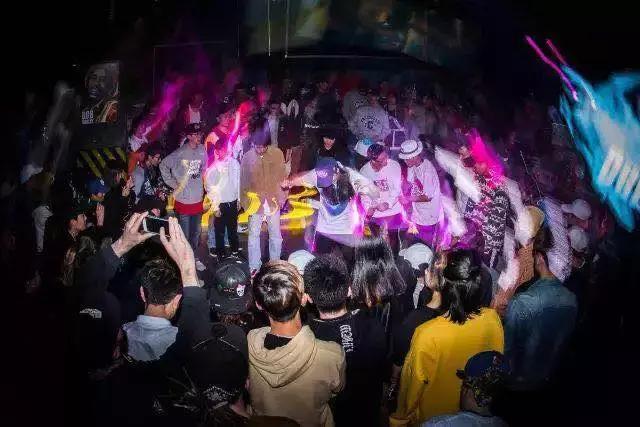 西安街舞的先行者,西安街舞教室,从不缺爱玩的年轻人 第1张
