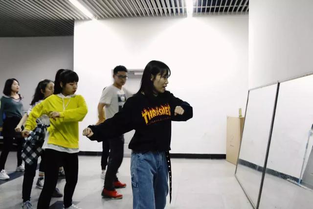 西安街舞的先行者,西安街舞教室,从不缺爱玩的年轻人 第15张