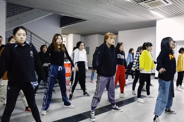 西安街舞的先行者,西安街舞教室,从不缺爱玩的年轻人 第17张