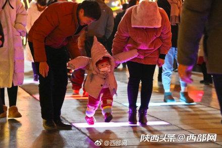 西安添“钢琴街”网红打卡地你能“弹”出一整首曲子吗？  第8张