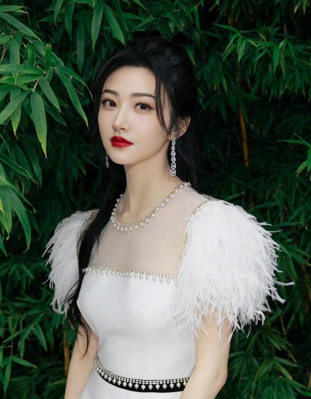 陕西籍明星为西安加油,闫妮素颜出镜 第7张