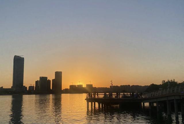 西安人的网红打卡地,美出新高度的“西安后海”今夏爆火! 第5张