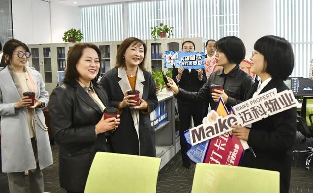 西安国际港务区开展“华商记者直播带岗牵手行动‘职’为你”活动 第15张