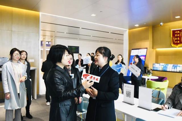 西安国际港务区开展“华商记者直播带岗牵手行动‘职’为你”活动 第13张