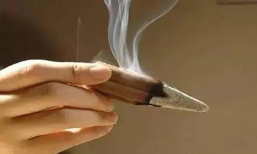 搞大了!西安户主消毒熏艾草,结果把家烧了,天冷也要注意防火。 第11张