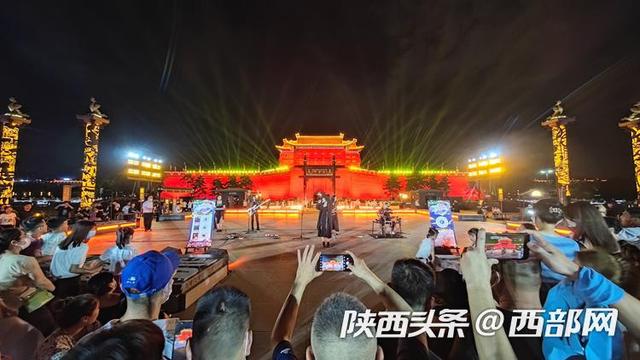 西安夏天休闲娱乐(西安城墙音乐会夏天的傍晚准时开嗓)  第2张