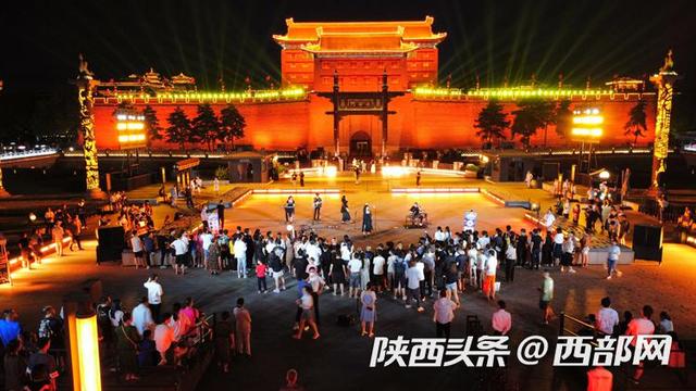 西安夏天休闲娱乐(西安城墙音乐会夏天的傍晚准时开嗓)  第3张